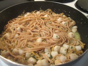 Bay Scallops and Baby Clams w Linguine 005